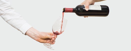 Czy większe kieliszki wspomagają picie większej ilości wina?, kanabis.info